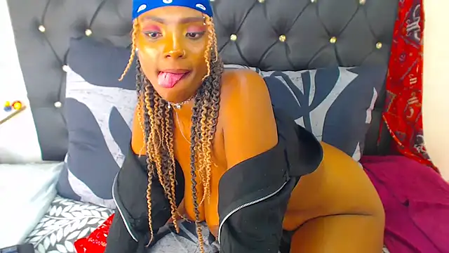 SAVAGExBOO online show from December 5, 2024, 5:04 am