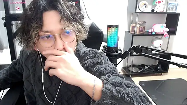 Shizukuu online show from March 12, 2025, 12:57 pm