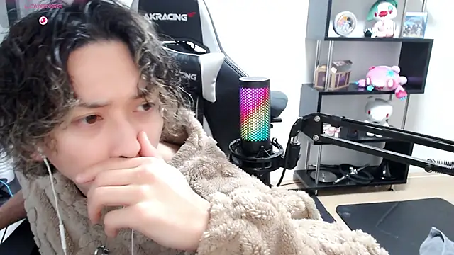 Shizukuu online show from March 15, 2025, 6:32 pm