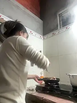 Hellen 111 online show from November 2, 2025, 11:01 am