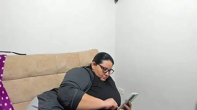 tetasgrandes karol online show from November 9, 2025, 12:42 am