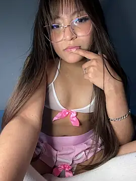 Lily candy X online show from February 12, 2025, 6:08 am