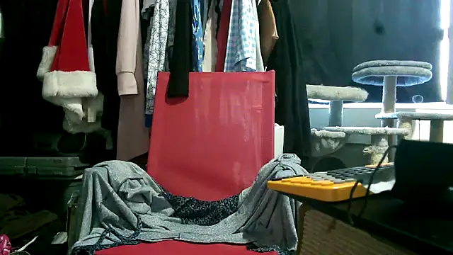 WHITEDAROSE online show from December 1, 2025, 4:01 pm