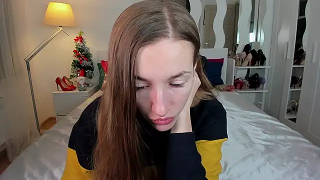 KateRedgar online show from January 25, 2025, 4:35 pm
