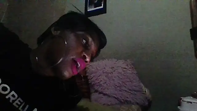 Moorella1 online show from October 8, 2025, 8:28 pm