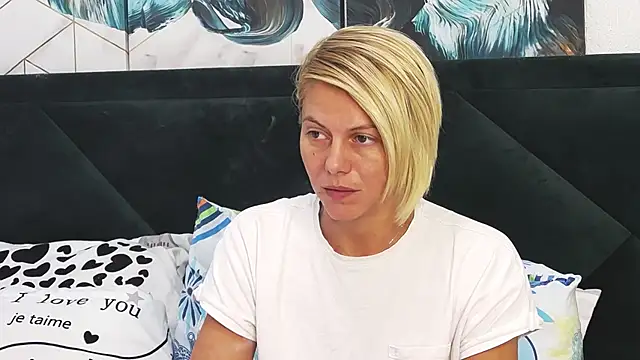 tanyagrey online show from September 26, 2025, 7:12 am