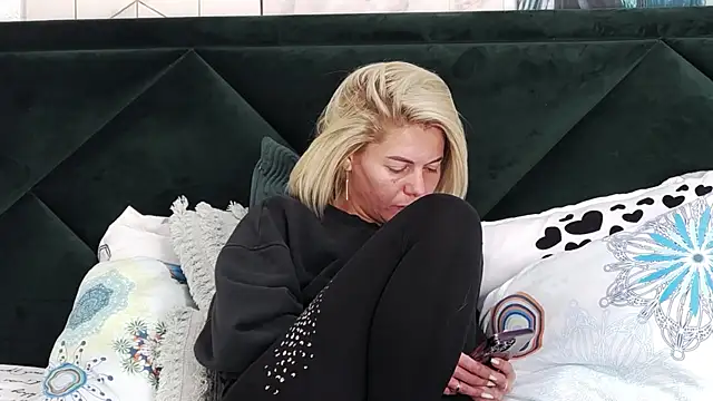 tanyagrey online show from April 23, 2026, 5:41 am