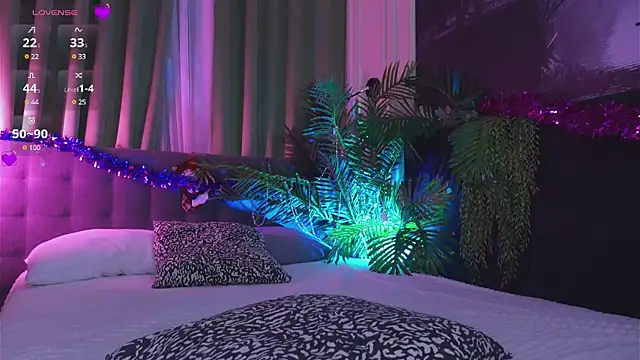 Mia  Peach online show from December 22, 2024, 10:36 pm