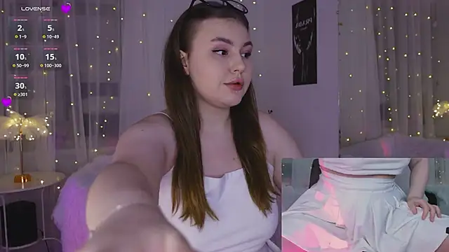 Mia  Peach online show from January 8, 2025, 7:45 am