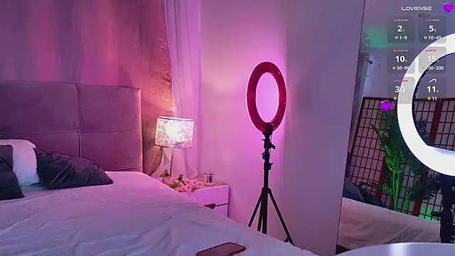 Mia  Peach online show from January 16, 2025, 9:30 pm