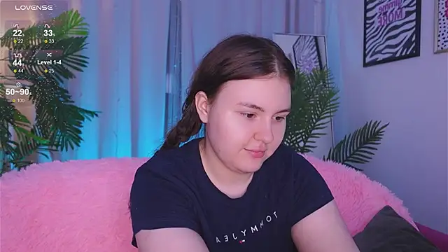 Mia  Peach online show from March 14, 2025, 4:10 am