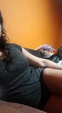 miicheele32 online show from February 3, 2025, 8:57 am