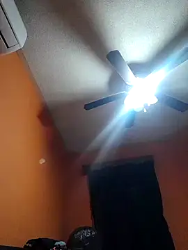 miicheele32 online show from March 19, 2025, 8:01 am