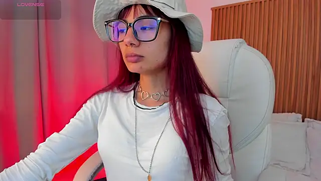 sophiecherry  online show from November 12, 2025, 2:23 am