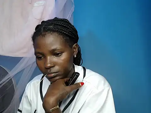 TrishaKalid online show from November 18, 2025, 8:02 pm