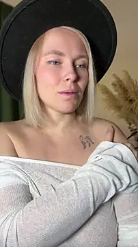 Charming Daphny online show from April 10, 2026, 6:07 am