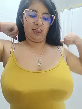  Angelinaandrade  online show from May 26, 2026, 12:39 am