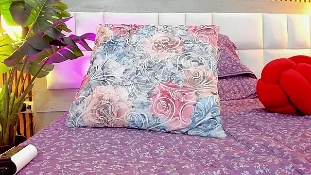 Snapshot of miah_connor chatting on January 23, 2025, 12:04 am miah connor online show from January 23, 2025, 12:04 am