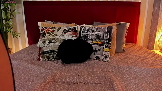 Snapshot of miah_connor chatting on February 13, 2025, 3:29 am miah connor online show from February 13, 2025, 3:29 am