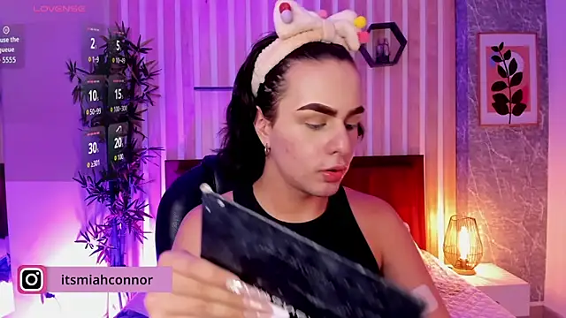 Snapshot of miah_connor chatting on November 16, 2025, 7:41 pm miah connor online show from November 16, 2025, 7:41 pm