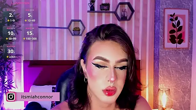 Snapshot of miah_connor chatting on November 24, 2025, 6:29 pm miah connor online show from November 24, 2025, 6:29 pm