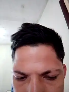 Alonsomadeira online show from April 16, 2026, 12:22 am