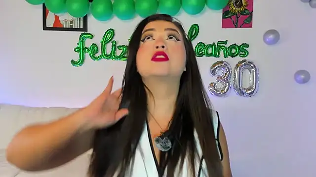 Snapshot of LiahDiaz chatting on November 24, 2025, 8:52 pm LiahDiaz online show from November 24, 2025, 8:52 pm