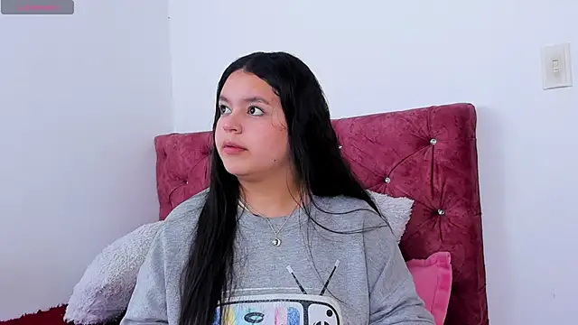 skyhotgirll online show from April 12, 2026, 7:08 pm