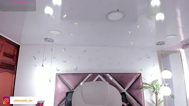  Antonnela  online show from December 15, 2025, 2:43 pm