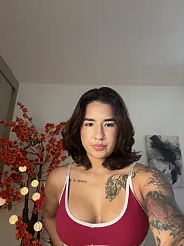 VictoriaHiill online show from May 16, 2026, 6:39 pm