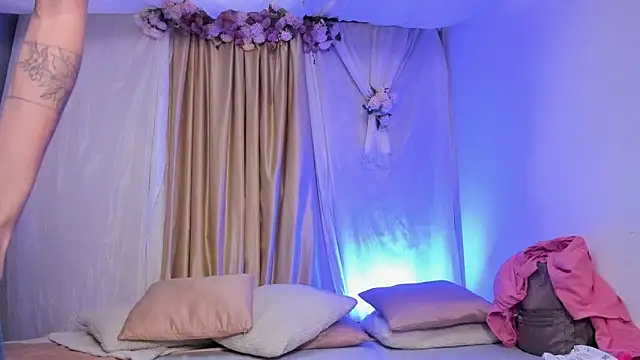 salomee star  online show from October 21, 2025, 7:58 pm