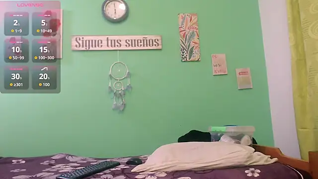 Snapshot of alisontitsmilk19 chatting on November 2, 2025, 12:46 am alisontitsmilk19 online show from November 2, 2025, 12:46 am