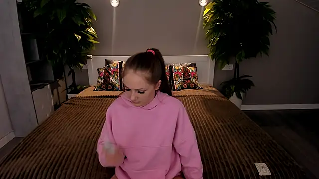 PamelaXX  online show from November 25, 2025, 9:37 pm