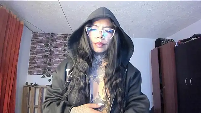 nicole volkov online show from November 11, 2025, 6:02 am