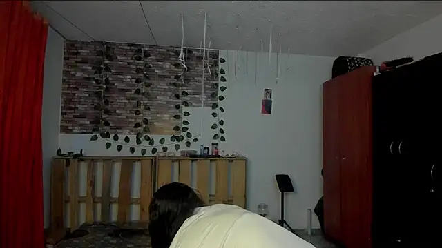 nicole volkov online show from November 15, 2025, 6:11 am