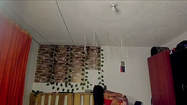 nicole volkov online show from November 19, 2025, 6:24 am