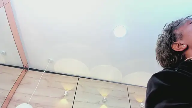 Snapshot of martina_touss chatting on March 5, 2025, 2:14 am martina touss online show from March 5, 2025, 2:14 am