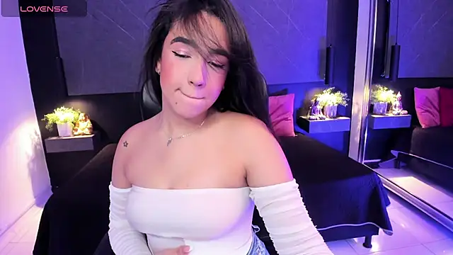 SaraaMills online show from May 15, 2026, 3:46 am