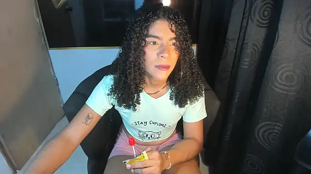 Snapshot of naomiwildburn chatting on June 12, 2026, 7:35 pm naomiwildburn online show from June 12, 2026, 7:35 pm