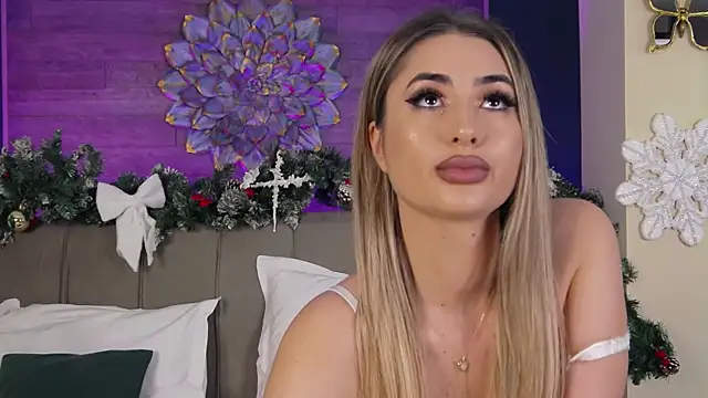 LoraDevine online show from December 19, 2025, 8:38 pm