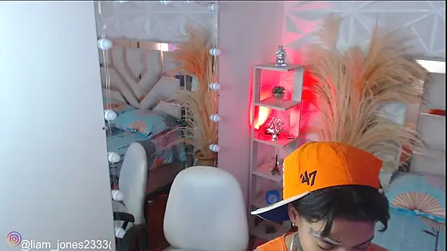 Jonesliam23 online show from October 30, 2025, 7:03 pm