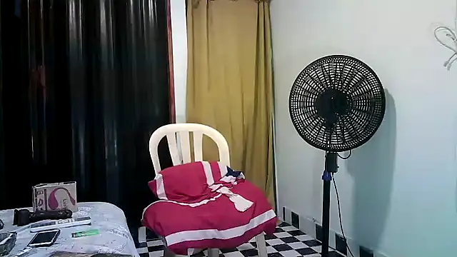 kimmiemm online show from December 25, 2024, 4:33 am