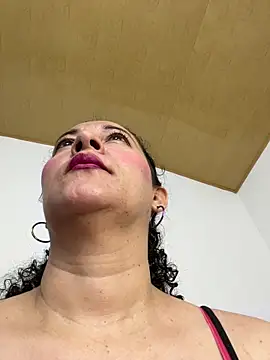 luisa curli online show from December 5, 2025, 5:05 am