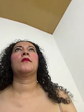 luisa curli online show from February 1, 2026, 2:21 am