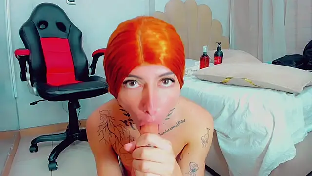 EmilyySaenz online show from February 25, 2025, 8:19 pm