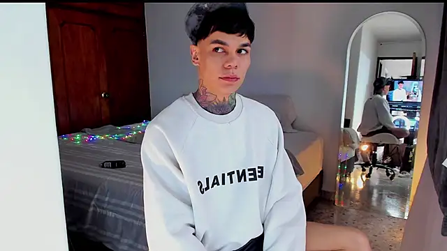 Jordyrodriiguez online show from December 27, 2024, 8:18 pm