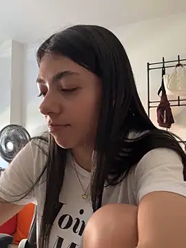 Liissa cute  online show from December 15, 2025, 7:18 pm