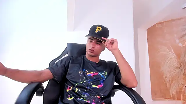 ANGEL NICOLAS online show from December 8, 2024, 2:49 am