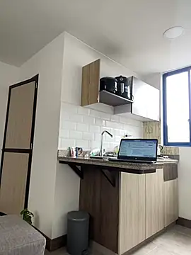 LauraCadwell online show from February 22, 2025, 2:41 pm