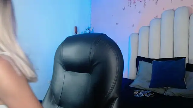 peyton golden1 online show from September 28, 2025, 3:34 am